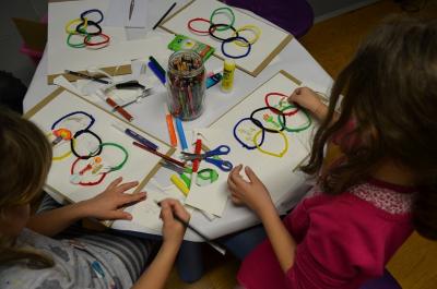 &Tau;&alpha;&xi;ί&delta;&iota; &sigma;&tau;&omicron;&nu; &kappa;ό&sigma;&mu;&omicron; &tau;&eta;&sigmaf; &gamma;&nu;ώ&sigma;&eta;&sigmaf; &kappa;&alpha;&iota; &tau;&eta;&sigmaf; &delta;&iota;&alpha;&sigma;&kappa;έ&delta;&alpha;&sigma;&eta;&sigmaf; &gamma;&iota;&alpha; &mu;&iota;&kappa;&rho;ά &pi;&alpha;&iota;&delta;&iota;ά &sigma;&tau;&omicron; &Omicron;&lambda;&upsilon;&mu;&pi;&iota;&alpha;&kappa;ό &Mu;&omicron;&upsilon;&sigma;&epsilon;ί&omicron;
