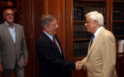 &Tau;&omicron;&nu; &pi;&rho;ό&epsilon;&delta;&rho;&omicron; &tau;&eta;&sigmaf; &Delta;&eta;&mu;&omicron;&kappa;&rho;&alpha;&tau;ί&alpha;&sigmaf; &epsilon;&pi;&iota;&sigma;&kappa;έ&phi;&theta;&eta;&kappa;&alpha;&nu; &sigma;ή&mu;&epsilon;&rho;&alpha; &omicron;&iota; &Pi;&alpha;&nu;&alpha;&gamma;ό&pi;&omicron;&upsilon;&lambda;&omicron;&sigmaf; &kappa;&alpha;&iota; &Sigma;&epsilon;&beta;&alpha;&sigma;&tau;ή&sigmaf;