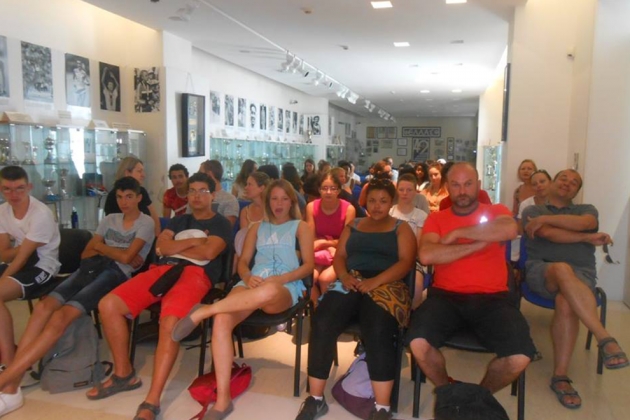 &Gamma;ά&lambda;&lambda;&omicron;&iota; &Mu;&alpha;&theta;&eta;&tau;έ&sigmaf; &kappa;&alpha;&iota; &Epsilon;&kappa;&pi;&alpha;&iota;&delta;&epsilon;&upsilon;&tau;&iota;&kappa;&omicron;ί &epsilon;&pi;&iota;&sigma;&kappa;έ&phi;&tau;&eta;&kappa;&alpha;&nu; &tau;&omicron; &Mu;&omicron;&upsilon;&sigma;&epsilon;ί&omicron; &Mu;&alpha;&rho;&alpha;&theta;&omega;&nu;ί&omicron;&upsilon; &Delta;&rho;ό&mu;&omicron;&upsilon;