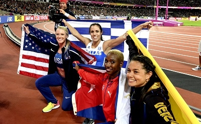 &Lambda;&omicron;&nu;&delta;ί&nu;&omicron; 2017: &Eta; &Sigma;&tau;&epsilon;&phi;&alpha;&nu;ί&delta;&eta; &kappa;&alpha;&tau;έ&kappa;&tau;&eta;&sigma;&epsilon; &tau;&omicron; 21&omicron; &epsilon;&lambda;&lambda;&eta;&nu;&iota;&kappa;ό &mu;&epsilon;&tau;ά&lambda;&lambda;&iota;&omicron; &sigma;&epsilon; &Pi;&alpha;&gamma;&kappa;ό&sigma;&mu;&iota;&omicron;