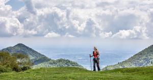 &Eta; &Alpha;&sigma;&eta;&mu;ί&nu;&alpha; &Iota;&gamma;&gamma;&lambda;έ&zeta;&omicron;&upsilon; &sigma;&epsilon; έ&nu;&alpha; &delta;&iota;&alpha;&phi;&omicron;&rho;&epsilon;&tau;&iota;&kappa;ό &alpha;&gamma;ώ&nu;&alpha; &upsilon;&pi;&epsilon;&rho;&alpha;&nu;&tau;&omicron;&chi;ή&sigmaf; &sigma;&tau;&eta; &lambda;ί&mu;&nu;&eta; &Kappa;ό&mu;&omicron;, &sigma;&tau;&eta;&nu; &Iota;&tau;&alpha;&lambda;ί&alpha;