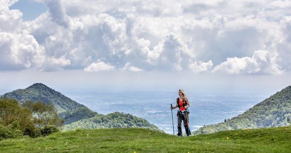 &Eta; &Alpha;&sigma;&eta;&mu;ί&nu;&alpha; &Iota;&gamma;&gamma;&lambda;έ&zeta;&omicron;&upsilon; &sigma;&epsilon; έ&nu;&alpha; &delta;&iota;&alpha;&phi;&omicron;&rho;&epsilon;&tau;&iota;&kappa;ό &alpha;&gamma;ώ&nu;&alpha; &upsilon;&pi;&epsilon;&rho;&alpha;&nu;&tau;&omicron;&chi;ή&sigmaf; &sigma;&tau;&eta; &lambda;ί&mu;&nu;&eta; &Kappa;ό&mu;&omicron;, &sigma;&tau;&eta;&nu; &Iota;&tau;&alpha;&lambda;ί&alpha;