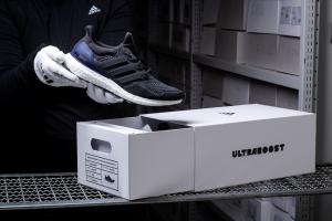 &Delta;&Epsilon;&Lambda;&Tau;&Iota;&Omicron; &Tau;&Upsilon;&Pi;&Omicron;&Upsilon; - &Eta; adidas &gamma;&iota;&omicron;&rho;&tau;ά&zeta;&epsilon;&iota; &tau;&omicron; &epsilon;&pi;&alpha;&nu;&alpha;&sigma;&tau;&alpha;&tau;&iota;&kappa;ό UltraBOOST &mu;&epsilon; &mu;&iota;&alpha; limited &epsilon;&pi;&alpha;&nu;&alpha;&kappa;&upsilon;&kappa;&lambda;&omicron;&phi;&omicron;&rho;ί&alpha;