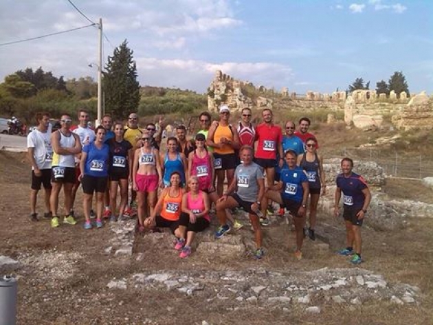 &Delta;&Epsilon;&Lambda;&Tau;&Iota;&Omicron; &Tau;&Upsilon;&Pi;&Omicron;&Upsilon; - &Mu;&alpha;&zeta;&iota;&kappa;ή &sigma;&upsilon;&mu;&mu;&epsilon;&tau;&omicron;&chi;ή &tau;&omicron;&upsilon; &Phi;ί&lambda;&alpha;&nu;&delta;&rho;&omicron;&upsilon; &sigma;&tau;&alpha; 10&chi;&lambda;&mu; &sigma;&tau;&eta;&nu; &gamma;&epsilon;&iota;&tau;&omicron;&nu;&iota;&kappa;ή &Pi;&rho;έ&beta;&epsilon;&zeta;&alpha;