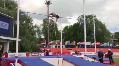 &Tau;&alpha;&lambda;ί&nu; 2015: &Chi;&omega;&rho;ί&sigmaf; &mu;&epsilon;&tau;ά&lambda;&lambda;&iota;&omicron; &alpha;&lambda;&lambda;ά &mu;&epsilon; &epsilon;&nu;&theta;&alpha;&rho;&rho;&upsilon;&nu;&tau;&iota;&kappa;έ&sigmaf; &pi;&alpha;&rho;&omicron;&upsilon;&sigma;ί&epsilon;&sigmaf;