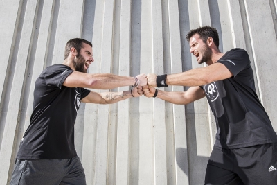 &Delta;&Epsilon;&Lambda;&Tau;&Iota;&Omicron; &Tau;&Upsilon;&Pi;&Omicron;&Upsilon; - &Omicron;&iota; adidas Runners Athens &kappa;&lambda;&epsilon;ί&nu;&omicron;&upsilon;&nu; &tau;&eta;&nu; &sigma;&epsilon;&zeta;ό&nu; &mu;&epsilon; έ&nu;&alpha; &sigma;&upsilon;&nu;&alpha;&rho;&pi;&alpha;&sigma;&tau;&iota;&kappa;ό NIGHT RUN X PARTY