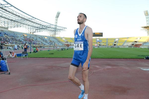 &Omicron; &Mu;&pi;&alpha;&nu;&iota;ώ&tau;&eta;&sigmaf; &alpha;&rho;&chi;ί&zeta;&epsilon;&iota; &kappa;&alpha;&iota; &alpha;&nu;&epsilon;&beta;&alpha;ί&nu;&epsilon;&iota; ... 2,24 &mu;. &sigma;&tau;&omicron; &Tau;&rho;ί&nu;&epsilon;&tau;&sigma;&kappa; (&Beta;&Iota;&Nu;&Tau;&Epsilon;&Omicron;)