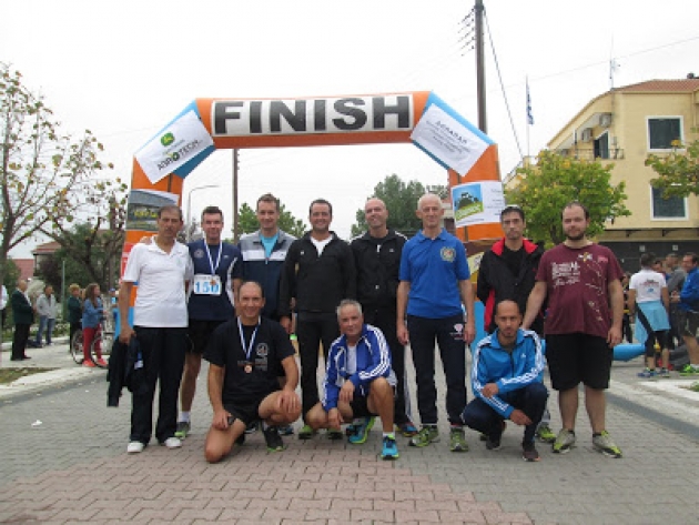 &Delta;&Epsilon;&Lambda;&Tau;&Iota;&Omicron; &Tau;&Upsilon;&Pi;&Omicron;&Upsilon; - &Omicron;&iota; &sigma;&upsilon;&mu;&mu;&epsilon;&tau;&omicron;&chi;έ&sigmaf; &tau;&omicron;&upsilon; &Sigma;&upsilon;&lambda;&lambda;ό&gamma;&omicron;&upsilon; &Mu;&alpha;&rho;&alpha;&theta;&omega;&nu;&omicron;&delta;&rho;ό&mu;&omega;&nu; &Lambda;ά&rho;&iota;&sigma;&alpha;&sigmaf; 18 &Omicron;&kappa;&tau;&omega;&beta;&rho;ί&omicron;&upsilon; 2015