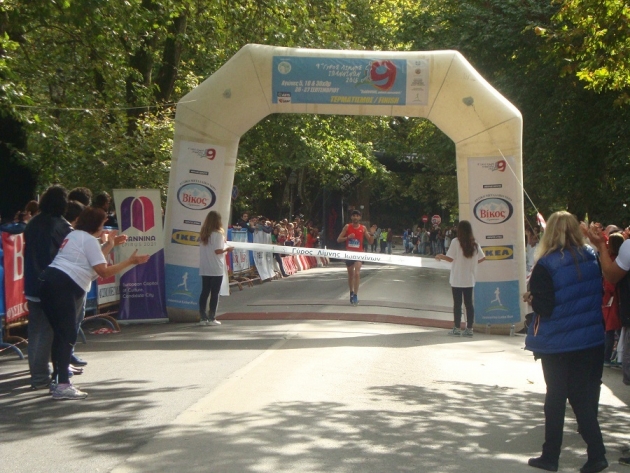 &Delta;&Epsilon;&Lambda;&Tau;&Iota;&Omicron; &Tau;&Upsilon;&Pi;&Omicron;&Upsilon; - &Mu;&epsilon; &mu;&epsilon;&gamma;ά&lambda;&omicron; &nu;&iota;&kappa;&eta;&tau;ή &tau;&omicron;&nu; &Mu;&iota;&chi;ά&lambda;&eta; &Pi;&alpha;&rho;&mu;ά&kappa;&eta; &omicron; 9&omicron;&sigmaf; &Gamma;ύ&rho;&omicron;&sigmaf; &Lambda;ί&mu;&nu;&eta;&sigmaf; &Iota;&omega;&alpha;&nu;&nu;ί&nu;&omega;&nu;