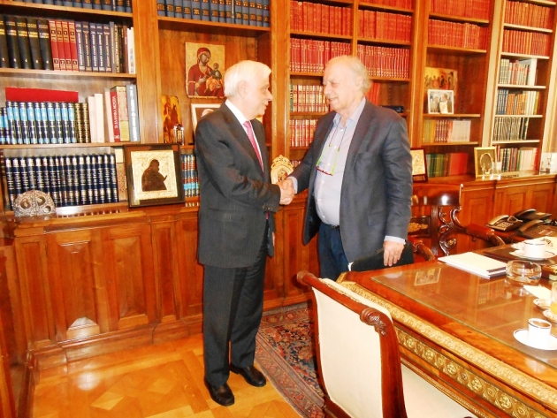 Ό&chi;&iota; &sigma;&tau;&alpha; &Alpha;&nu;&alpha;&beta;&omicron;&lambda;&iota;&kappa;ά &mu;&epsilon; &tau;&eta;&nu; &alpha;&iota;&gamma;ί&delta;&alpha; &tau;&omicron;&upsilon; &Pi;&rho;&omicron;έ&delta;&rho;&omicron;&upsilon; &tau;&eta;&sigmaf; &Delta;&eta;&mu;&omicron;&kappa;&rho;&alpha;&tau;ί&alpha;&sigmaf;