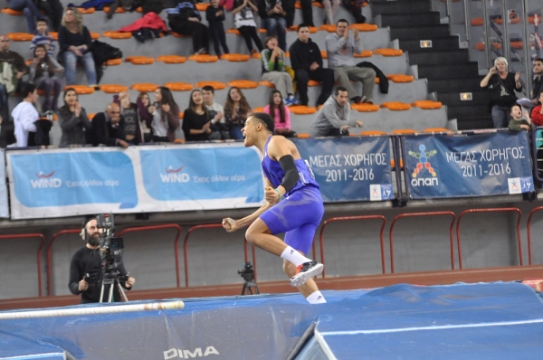 &Mu;&pi;ί&nu;&tau;&gamma;&kappa;&omicron;&sigmaf; 2016: &Alpha;&phi;&iota;έ&rho;&omega;&mu;&alpha; &sigma;&tau;&omicron; &Pi;&alpha;&gamma;&kappa;ό&sigma;&mu;&iota;&omicron; &Epsilon;/&Nu;