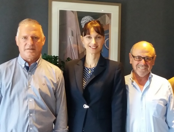 &Delta;&Epsilon;&Lambda;&Tau;&Iota;&Omicron; &Tau;&Upsilon;&Pi;&Omicron;&Upsilon; - Έ&lambda;&epsilon;&nu;&alpha; &Kappa;&omicron;&upsilon;&nu;&tau;&omicron;&upsilon;&rho;ά: &laquo;&Eta; &ldquo;Nostos Expo 2016&rdquo;, &alpha;&pi;&omicron;&tau;&epsilon;&lambda;&epsilon;ί &mu;&iota;&alpha; &mu;&omicron;&nu;&alpha;&delta;&iota;&kappa;ή &epsilon;&upsilon;&kappa;&alpha;&iota;&rho;ί&alpha; &gamma;&iota;&alpha; &tau;&eta;&nu; &Epsilon;&lambda;&lambda;ά&delta;&alpha;&raquo;