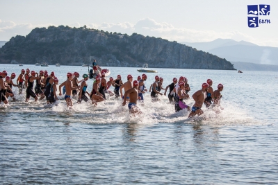 &Delta;&Epsilon;&Lambda;&Tau;&Iota;&Omicron; &Tau;&Upsilon;&Pi;&Omicron;&Upsilon; - &Mu;&epsilon; &mu;&alpha;&zeta;&iota;&kappa;ή &sigma;&upsilon;&mu;&mu;&epsilon;&tau;&omicron;&chi;ή &kappa;&alpha;&iota; &pi;&omicron;&lambda;&lambda;ά &chi;&alpha;&mu;ό&gamma;&epsilon;&lambda;&alpha; &pi;&rho;&alpha;&gamma;&mu;&alpha;&tau;&omicron;&pi;&omicron;&iota;ή&theta;&eta;&kappa;&epsilon; &tau;&omicron; Energy Triathlon Tolo