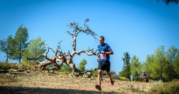 &Eta; &pi;&rho;&omicron;&kappa;ή&rho;&upsilon;&xi;&eta; &tau;&omicron;&upsilon; 6&omicron;&upsilon; Veikou Trail