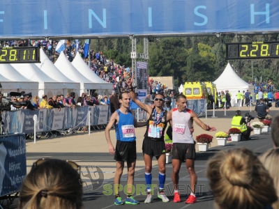 &Phi;&omega;&tau;&omicron;&gamma;&rho;&alpha;&phi;ί&epsilon;&sigmaf; &alpha;&pi;ό &tau;&omicron;&nu; &alpha;&gamma;ώ&nu;&alpha; 33&omicron;&sigmaf; &Mu;&alpha;&rho;&alpha;&theta;ώ&nu;&iota;&omicron;&sigmaf; &Alpha;&theta;&eta;&nu;ώ&nu;, &laquo;&omicron; &Alpha;&upsilon;&theta;&epsilon;&nu;&tau;&iota;&kappa;ό&sigmaf;&raquo; (&Phi;&Omega;&Tau;&Omicron;&Gamma;&Rho;&Alpha;&Phi;&Iota;&Alpha;)