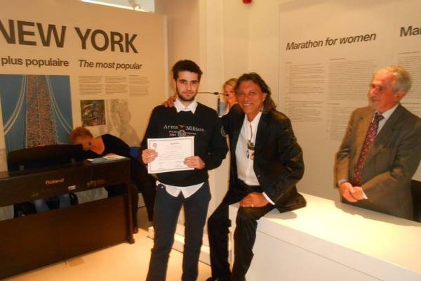 &Sigma;&epsilon; &epsilon;&iota;&delta;&iota;&kappa;ή &epsilon;&kappa;&delta;ή&lambda;&omega;&sigma;&eta; &tau;&iota;&mu;ή&theta;&eta;&kappa;&alpha;&nu; &alpha;&pi;ό &tau;&omicron;&nu; &Delta;ή&mu;&alpha;&rho;&chi;&omicron; &Mu;&alpha;&rho;&alpha;&theta;ώ&nu;&omicron;&sigmaf; &kappa;&omicron; &Eta;&lambda;ί&alpha; &Psi;&eta;&nu;ά&kappa;&eta; &kappa;&alpha;&iota; &tau;&eta;&nu; &Alpha;&nu;&tau;&iota;&delta;ή&mu;&alpha;&rho;&chi;&omicron; &Pi;&omicron;&lambda;&iota;&tau;&iota;&sigma;&mu;&omicron;ύ &kappa;&alpha;&iota; &Pi;&alpha;&iota;&delta;&epsilon;ί&alpha;&sigmaf; &kappa;&alpha; &Delta;ή&mu;&eta;&tau;&rho;&alpha; &Lambda;&alpha;&mu;&pi;&alpha;&rho;&omicron;ύ &omicron;&iota; &epsilon;&pi;&iota;&tau;&upsilon;&chi;ό&nu;&tau;&epsilon;&sigmaf; &mu;&alpha;&theta;&eta;&tau;έ&sigmaf; &tau;&omicron;&upsilon; &Delta;ή&mu;&omicron;&upsilon; &sigma;&tau;&alpha; &Alpha;&nu;ώ&tau;&alpha;&tau;&alpha; &Epsilon;&kappa;&pi;&alpha;&iota;&delta;&epsilon;&upsilon;&tau;&iota;&kappa;ά &Iota;&delta;&rho;ύ&mu;&alpha;&tau;&alpha; &tau;&omicron; έ&tau;&omicron;&sigmaf; 2016