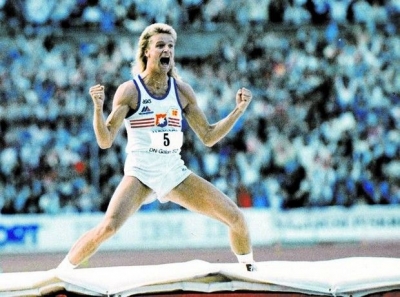 &Mu;&iota;&sigma;ό &alpha;&iota;ώ&nu;&alpha; &zeta;&omega;ή&sigmaf; &omicron; &Sigma;&iota;ό&mu;&pi;&epsilon;&rho;&gamma;&kappa;