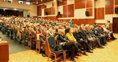 &Eta; &Sigma;&upsilon;&mu;&pi;&omicron;&lambda;&iota;&tau;&epsilon;ί&alpha; &Omicron;&lambda;&upsilon;&mu;&pi;ί&alpha;&sigmaf; &tau;&iota;&mu;ά Έ&lambda;&lambda;&eta;&nu;&epsilon;&sigmaf; &delta;&rho;&omicron;&mu;&epsilon;ί&sigmaf; &tau;&omicron;&upsilon; &Sigma;&tau;ί&beta;&omicron;&upsilon; &kappa;&alpha;&iota; &tau;&omicron;&nu; &upsilon;&pi;&epsilon;&rho;&alpha;&theta;&lambda;&eta;&tau;ή &Epsilon;&mu;ί&lambda; &Zeta;ά&tau;&omicron;&pi;&epsilon;&kappa; - &Epsilon;&kappa;&delta;&eta;&lambda;ώ&sigma;&epsilon;&iota;&sigmaf; &sigma;&tau;&omicron; &pi;&lambda;&alpha;ί&sigma;&iota;&omicron; &tau;&eta;&sigmaf; &delta;&iota;&omicron;&rho;&gamma;ά&nu;&omega;&sigma;&eta;&sigmaf; &tau;&omicron;&upsilon; 7&omicron;&upsilon; &Delta;&rho;ό&mu;&omicron;&upsilon; &Epsilon;&kappa;&epsilon;&chi;&epsilon;&iota;&rho;ί&alpha;&sigmaf;
