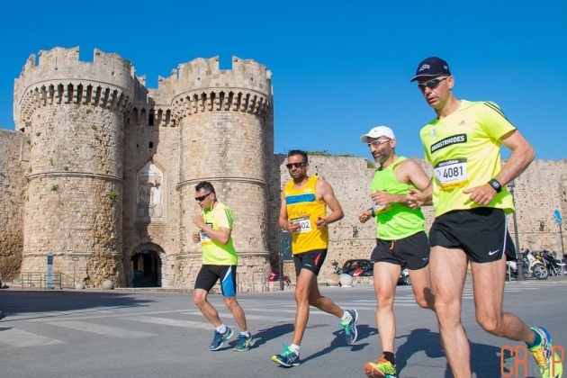 &Delta;&Epsilon;&Lambda;&Tau;&Iota;&Omicron; &Tau;&Upsilon;&Pi;&Omicron;&Upsilon; - O &Mu;&alpha;&rho;&alpha;&theta;ώ&nu;&iota;&omicron;&sigmaf; &Rho;ό&delta;&omicron;&upsilon; &sigma;&upsilon;&nu;&epsilon;&chi;ί&zeta;&epsilon;&iota; &tau;&iota;&sigmaf; &pi;&rho;&omicron;&sigma;&phi;&omicron;&rho;έ&sigmaf;