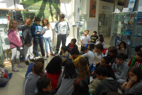 &Mu;&alpha;&theta;&eta;&tau;έ&sigmaf; &alpha;&pi;ό &tau;&omicron; 1&omicron; &Delta;&eta;&mu;&omicron;&tau;&iota;&kappa;ό &sigma;&chi;&omicron;&lambda;&epsilon;ί&omicron; &Nu;έ&alpha;&sigmaf; &Mu;ά&kappa;&rho;&eta;&sigmaf; &epsilon;&pi;&iota;&sigma;&kappa;έ&phi;&tau;&eta;&kappa;&alpha;&nu; &tau;&omicron; &Mu;&omicron;&upsilon;&sigma;&epsilon;ί&omicron; &Mu;&alpha;&rho;&alpha;&theta;&omega;&nu;ί&omicron;&upsilon; &Delta;&rho;ό&mu;&omicron;&upsilon;