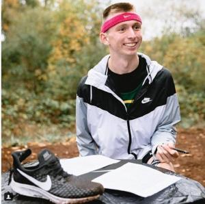 &Delta;&Epsilon;&Lambda;&Tau;&Iota;&Omicron; &Tau;&Upsilon;&Pi;&Omicron;&Upsilon; - &Delta;&rho;&omicron;&mu;έ&alpha;&sigmaf; &mu;&epsilon; &epsilon;&gamma;&kappa;&epsilon;&phi;&alpha;&lambda;&iota;&kappa;ή &pi;&alpha;&rho;ά&lambda;&upsilon;&sigma;&eta; &upsilon;&pi;&omicron;&gamma;&rho;ά&phi;&epsilon;&iota; &iota;&sigma;&tau;&omicron;&rho;&iota;&kappa;ό &sigma;&upsilon;&mu;&beta;ό&lambda;&alpha;&iota;&omicron; &mu;&epsilon; &tau;&eta;&nu; Nike (&Beta;&Iota;&Nu;&Tau;&Epsilon;&Omicron;)