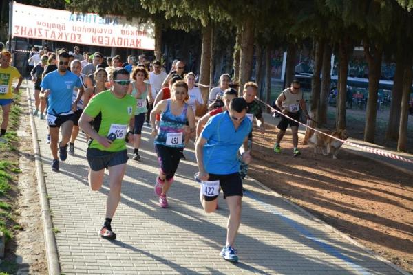 &Delta;&Epsilon;&Lambda;&Tau;&Iota;&Omicron; &Tau;&Upsilon;&Pi;&Omicron;&Upsilon; - &Pi;&rho;&omicron;&kappa;ή&rho;&upsilon;&xi;&eta; &Delta;&rho;&omicron;&mu;&iota;&kappa;&omicron;ί &alpha;&gamma;ώ&nu;&epsilon;&sigmaf; &Mu;&nu;ή&mu;&eta;&sigmaf; &gamma;&iota;&alpha; &tau;&eta; &Theta;&upsilon;&sigma;ί&alpha; &tau;&omega;&nu; 200 &kappa;&omicron;&mu;&mu;&omicron;&upsilon;&nu;&iota;&sigma;&tau;ώ&nu; &tau;&eta;&nu; 1&eta; &Mu;ά&eta; 1944