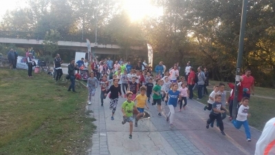 &Delta;&Epsilon;&Lambda;&Tau;&Iota;&Omicron; &Tau;&Upsilon;&Pi;&Omicron;&Upsilon; - &Tau;&alpha; &pi;&alpha;&iota;&delta;&iota;ά έ&tau;&rho;&epsilon;&xi;&alpha;&nu; &sigma;&tau;&omicron; &pi;&omicron;&tau;ά&mu;&iota; &tau;&eta;&sigmaf; &Lambda;ά&rho;&iota;&sigma;&alpha;&sigmaf;