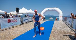 &Alpha;&upsilon;&theta;&epsilon;&nu;&tau;&iota;&kappa;ό&sigmaf; &Mu;&alpha;&rho;&alpha;&theta;ώ&nu;&iota;&omicron;&sigmaf; &Kappa;&omicron;&lambda;ύ&mu;&beta;&eta;&sigma;&eta;&sigmaf;: &Eta; &kappa;&omicron;&rho;&upsilon;&phi;&alpha;ί&alpha; &amp; &pi;&iota;&omicron; &iota;&sigma;&tau;&omicron;&rho;&iota;&kappa;ή &Epsilon;&lambda;&lambda;&eta;&nu;&iota;&kappa;ή &kappa;&omicron;&lambda;&upsilon;&mu;&beta;&eta;&tau;&iota;&kappa;ή &delta;&iota;&omicron;&rho;&gamma;ά&nu;&omega;&sigma;&eta;, &mu;&epsilon; &pi;&alpha;&gamma;&kappa;ό&sigma;&mu;&iota;&alpha; &alpha;&pi;ή&chi;&eta;&sigma;&eta; &upsilon;&pi;ό &tau;&eta;&nu; &alpha;&iota;&gamma;ί&delta;&alpha; &tau;&eta;&sigmaf; &Kappa;&Omicron;&Epsilon;