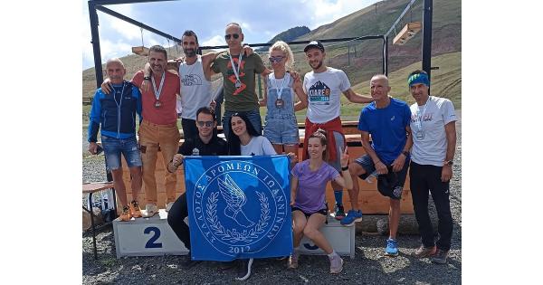 &Sigma;&Delta; &Iota;&omega;&alpha;&nu;&nu;ί&nu;&omega;&nu;: &Delta;&upsilon;&nu;&alpha;&mu;&iota;&kappa;ά &pi;&alpha;&rho;&omicron;&upsilon;&sigma;ί&alpha; &kappa;&alpha;&iota; &delta;&iota;&alpha;&kappa;&rho;ί&sigma;&epsilon;&iota;&sigmaf; &sigma;&tau;&omicron;&nu; 1&omicron; &omicron;&rho;&epsilon;&iota;&nu;ό &alpha;&gamma;ώ&nu;&alpha; &laquo;Kiare Race&raquo;