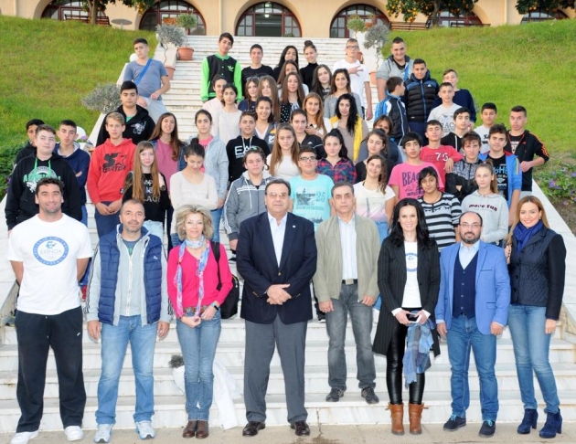 &Delta;&Epsilon;&Lambda;&Tau;&Iota;&Omicron; &Tau;&Upsilon;&Pi;&Omicron;&Upsilon; - &Sigma;&upsilon;&nu;&epsilon;&chi;ί&zeta;&epsilon;&tau;&alpha;&iota; &mu;&epsilon; &epsilon;&pi;&iota;&tau;&upsilon;&chi;ί&alpha; &eta; &epsilon;&kappa;&pi;&alpha;ί&delta;&epsilon;&upsilon;&sigma;&eta; &tau;&omega;&nu; &mu;&alpha;&theta;&eta;&tau;ώ&nu; &tau;&eta;&sigmaf; &Gamma;&acute; &Gamma;&upsilon;&mu;&nu;&alpha;&sigma;ί&omicron;&upsilon; &Delta;&iota;&alpha;&pi;&omicron;&lambda;&iota;&tau;&iota;&sigma;&mu;&iota;&kappa;ή&sigmaf; &Epsilon;&kappa;&pi;&alpha;ί&delta;&epsilon;&upsilon;&sigma;&eta;&sigmaf; &Alpha;&chi;&alpha;&rho;&nu;ώ&nu; &alpha;&pi;ό &tau;&eta;&nu; &Epsilon;&Theta;&Nu;.&Omicron;.&Alpha;