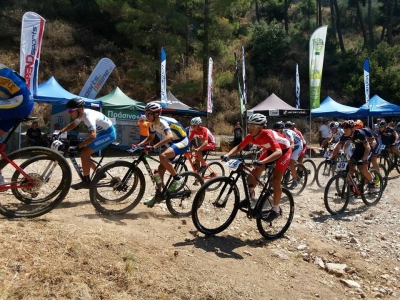 &Delta;&Epsilon;&Lambda;&Tau;&Iota;&Omicron; &Tau;&Upsilon;&Pi;&Omicron;&Upsilon; - &laquo;&Chi;&rho;&upsilon;&sigma;ό&sigmaf;&raquo; &omicron; &Delta;&eta;&mu;ή&tau;&rho;&eta;&sigmaf; &Alpha;&nu;&tau;&omega;&nu;&iota;ά&delta;&eta;&sigmaf;,  &sigma;&tau;&omicron; &Beta;&alpha;&lambda;&kappa;&alpha;&nu;&iota;&kappa;ό &omicron;&rho;&epsilon;&iota;&nu;ή&sigmaf; &pi;&omicron;&delta;&eta;&lambda;&alpha;&sigma;ί&alpha;&sigmaf;, &laquo;&Alpha;&rho;&gamma;&upsilon;&rho;ή&raquo; &eta; &Beta;&alpha;&rho;&beta;ά&rho;&alpha; &Phi;&alpha;&sigma;ό&eta; &sigma;&tau;&omicron;&upsilon;&sigmaf; &alpha;&gamma;ώ&nu;&epsilon;&sigmaf; &pi;&omicron;&upsilon; έ&gamma;&iota;&nu;&alpha;&nu; &sigma;&tau;&eta; &Nu;&alpha;ύ&pi;&alpha;&kappa;&tau;&omicron;