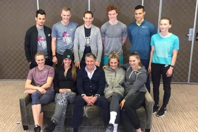 &Omicron; &Phi;&iota;&lambda;&iota;&pi;&pi;ί&delta;&eta;&sigmaf; &sigma;&tau;&eta; &sigma;&upsilon;&nu;ά&nu;&tau;&eta;&sigma;&eta; &mu;&epsilon; &tau;&omicron;&nu; &Kappa;ό&epsilon; &sigma;&tau;&omicron; &Kappa;&lambda;&epsilon;&rho;&mu;ό&nu; &Phi;&epsilon;&rho;ά&nu;