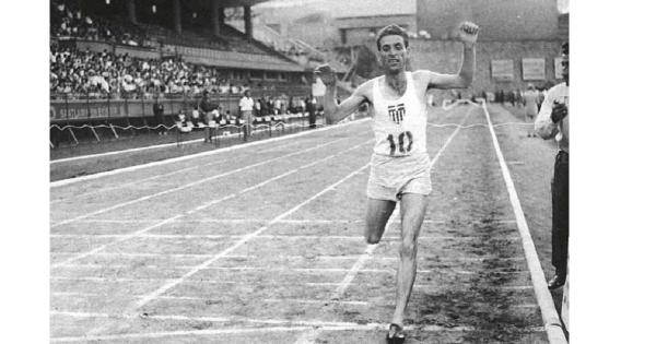 &Gamma;&iota;ώ&rho;&gamma;&omicron;&sigmaf; &Pi;&alpha;&pi;&alpha;&beta;&alpha;&sigma;&iota;&lambda;&epsilon;ί&omicron;&upsilon;: έ&nu;&alpha;&sigmaf; &chi;&rho;ό&nu;&omicron;&sigmaf; &alpha;&pi;&omicron;&upsilon;&sigma;ί&alpha;&sigmaf; &tau;&omicron;&upsilon; &laquo;&theta;&rho;ύ&lambda;&omicron;&upsilon;&raquo;