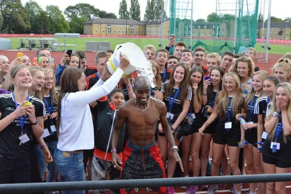 Mo Farah - "Ice Bucket Challenge" (&Phi;&omega;&tau;&omicron;&gamma;&rho;&alpha;&phi;ί&epsilon;&sigmaf; &amp; &Beta;ί&nu;&tau;&epsilon;&omicron;)