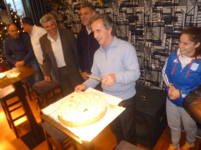 &Omicron; &Sigma;ύ&nu;&delta;&epsilon;&sigma;&mu;&omicron;&sigmaf; &Pi;&rho;&omicron;&pi;&omicron;&nu;&eta;&tau;ώ&nu; έ&kappa;&omicron;&psi;&epsilon; &tau;&eta;&nu; &pi;ί&tau;&alpha; &tau;&omicron;&upsilon;