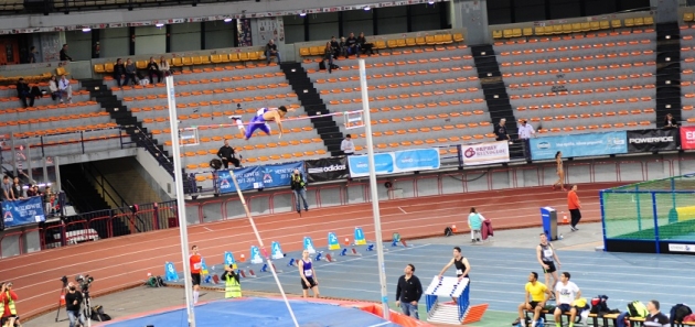 &Omicron; &Kappa;&alpha;&rho;&alpha;&lambda;ή&sigmaf; &sigma;&upsilon;&nu;&epsilon;&chi;ί&zeta;&epsilon;&iota; &tau;&omicron;&upsilon;&sigmaf; &alpha;&gamma;ώ&nu;&epsilon;&sigmaf; &tau;&omicron;&upsilon; &sigma;&tau;&eta;&nu; &Omicron;&sigma;&tau;&rho;ά&beta;&alpha;