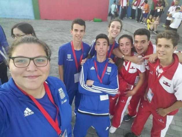 &Tau;&iota;&phi;&lambda;ί&delta;&alpha; 2016: Έ&kappa;&tau;&eta; &eta; &Mu;&alpha;&gamma;&kappa;&omicron;ύ&lambda;&iota;&alpha;, έ&nu;&alpha;&tau;&omicron;&sigmaf; &omicron; &Mu;&eta;&lambda;&iota;ά&rho;&alpha;&sigmaf;